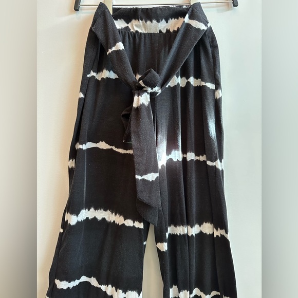 Magazine -black flare pants with white stripes and belt. -Size S - Picture 1 of 4